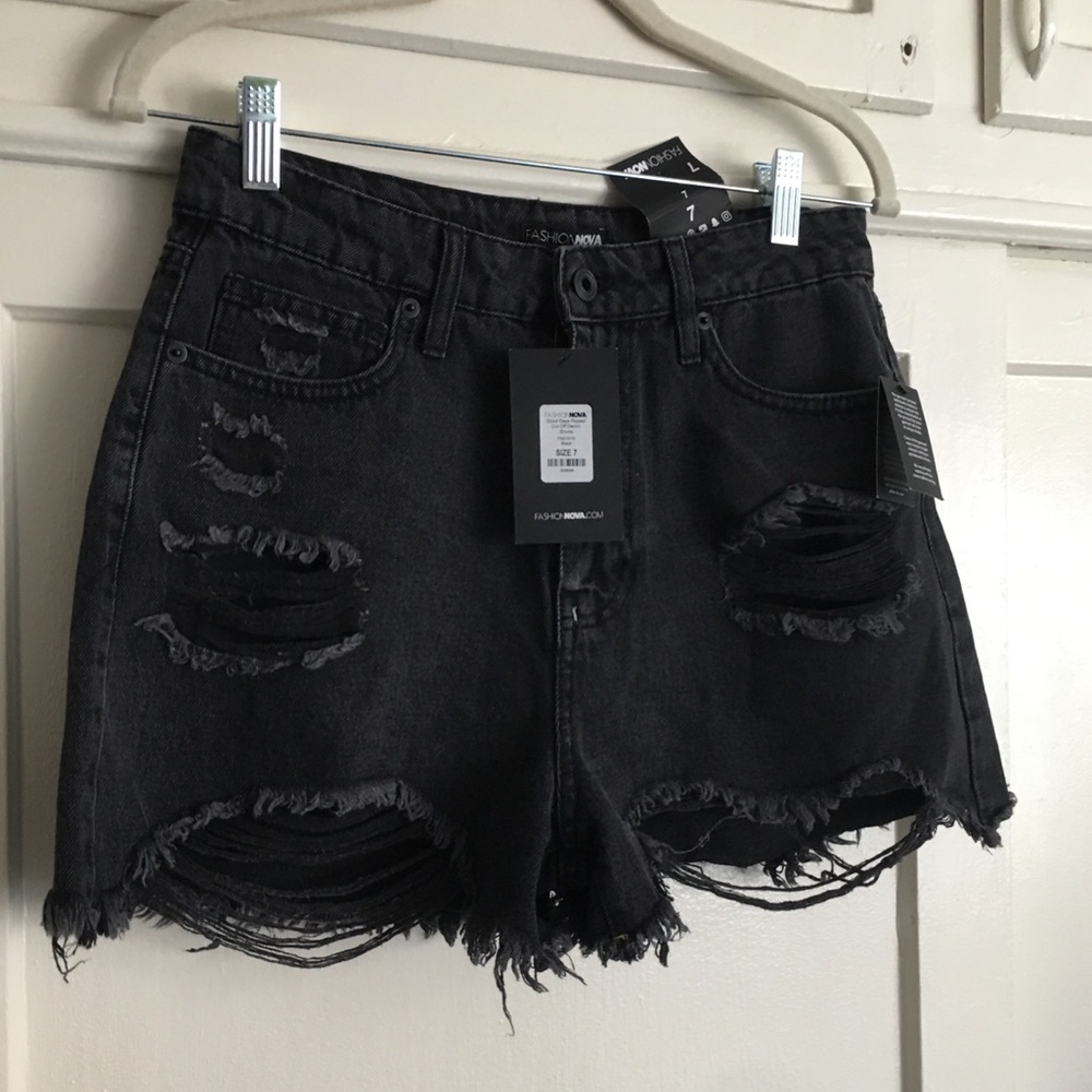 Fashion Nova good days ripped jean short sz 7/Med - Picture 2 of 15
